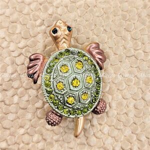 𝅺GREEN Turtle  Small Brooch Pin